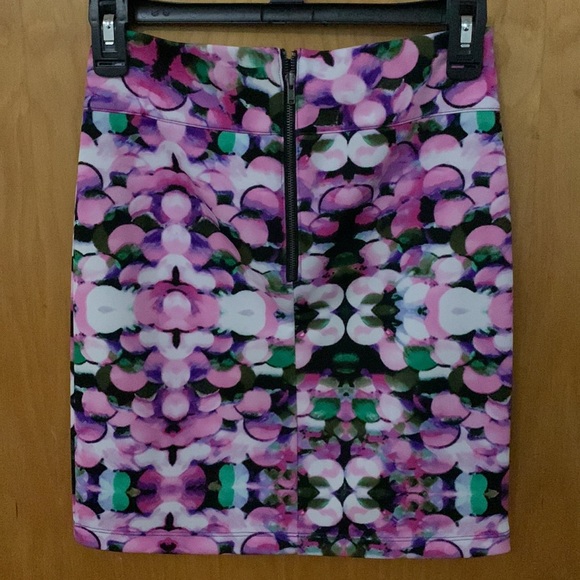 Floral Print Pencil Skirt - Picture 2 of 3